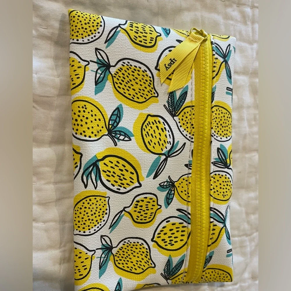 *NWOT*Lemon Print Pouch and Black Mesh Bag Set ~Toiletry, Make-up, School bags.